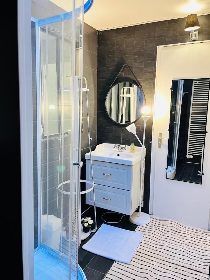 Private Rooms In A Tiny Home 4 Min Drive To Airport Cdg ,1 Private Bathroom Ideal For Families And Friends ロワシー・アン・フランス エクステリア 写真