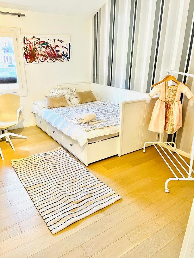 Private Rooms In A Tiny Home 4 Min Drive To Airport Cdg ,1 Private Bathroom Ideal For Families And Friends ロワシー・アン・フランス エクステリア 写真