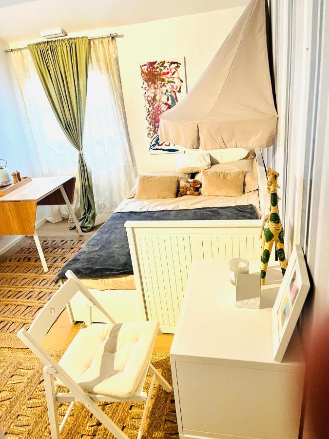 Private Rooms In A Tiny Home 4 Min Drive To Airport Cdg ,1 Private Bathroom Ideal For Families And Friends ロワシー・アン・フランス エクステリア 写真